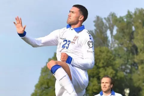 بهدف فلاهوفيتش.. صربيا تتخطى لاتفيا في تصفيات المونديال